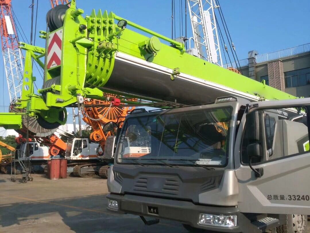 55 Ton Mobile Truck Crane Ztc550h Zoomlion Truck Crane in Cambodia for Sale