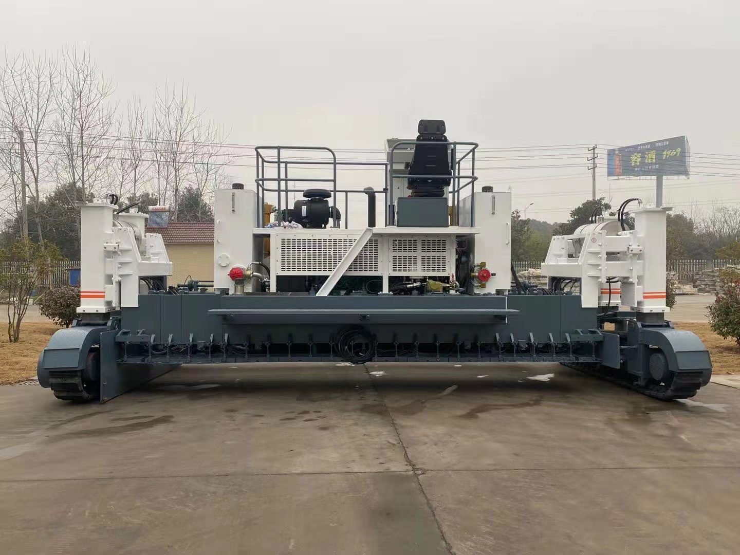 China 
                7-12 m asfalteerbreedte Schuifvorm betonasfalteermachine met 450 mm dikte asfalteren
             leverancier