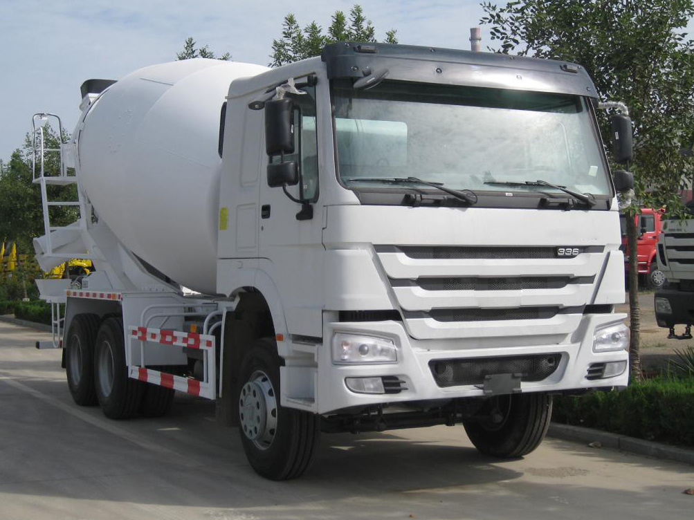 8m3 Shinotruk 6X4 Concrete Mixer Truck with Right Hand Drive