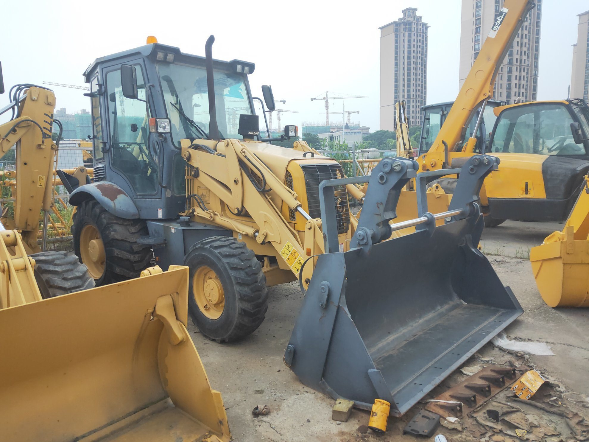 Backhoe Loader 8.6 Tons Clg775 with 75kw Excellent Engine Hot Selling in Moldavia