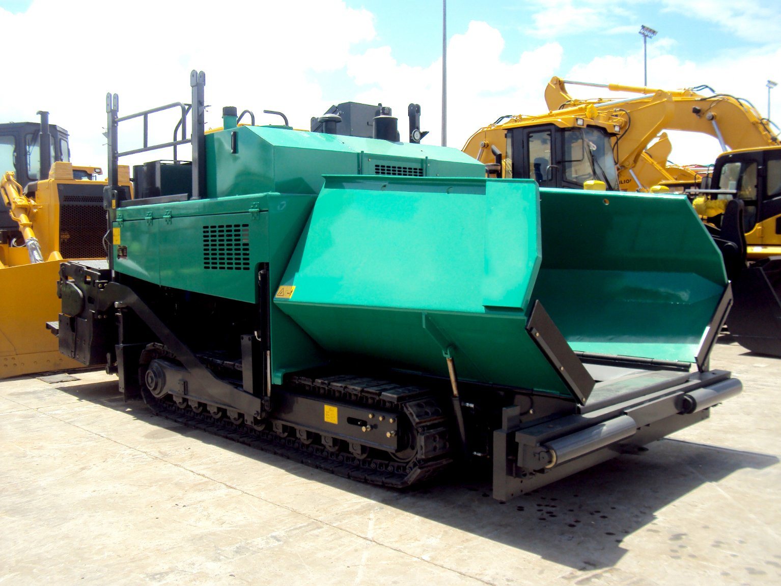 Brand New 8m Crawler Asphalt Concrete Road Paver RP803 Best Sale in Algeria