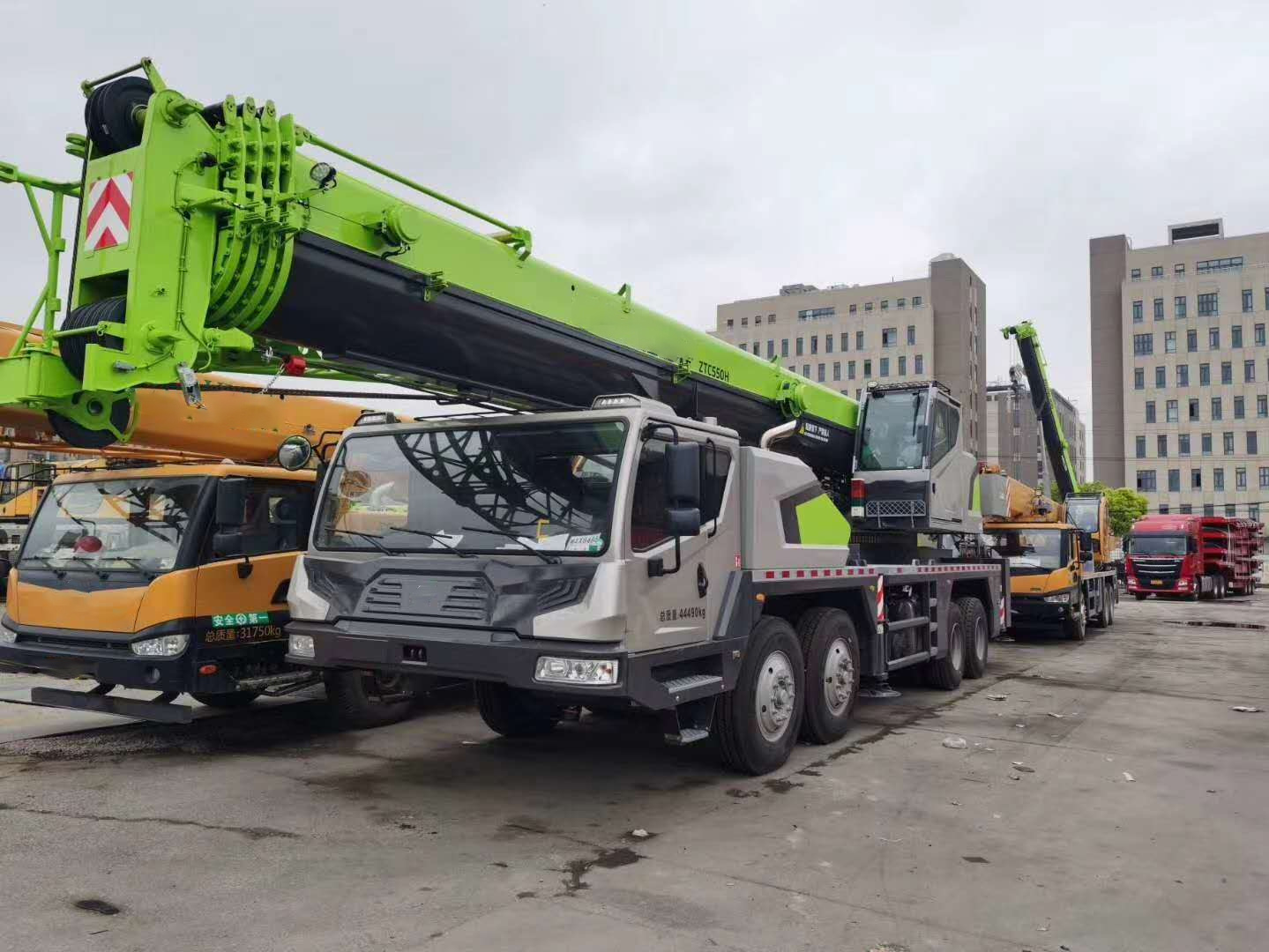 Building Machine 55ton New Truck Crane Ztc550h for Sale