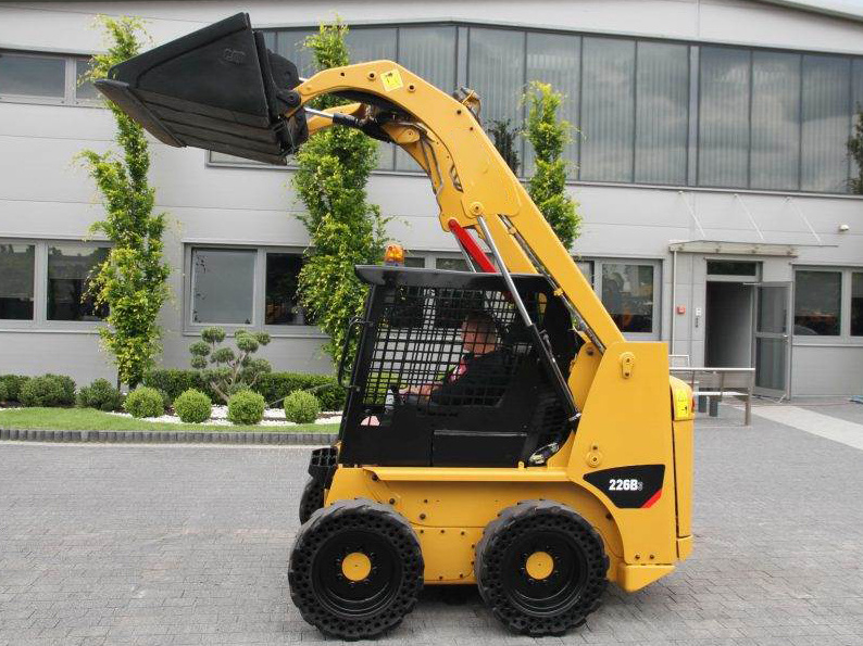 China 
                Changlin Mini Skid Steer Loader 500kg 700kg 850kg Skid Steer Ladevorrichtung 275f
             Lieferant