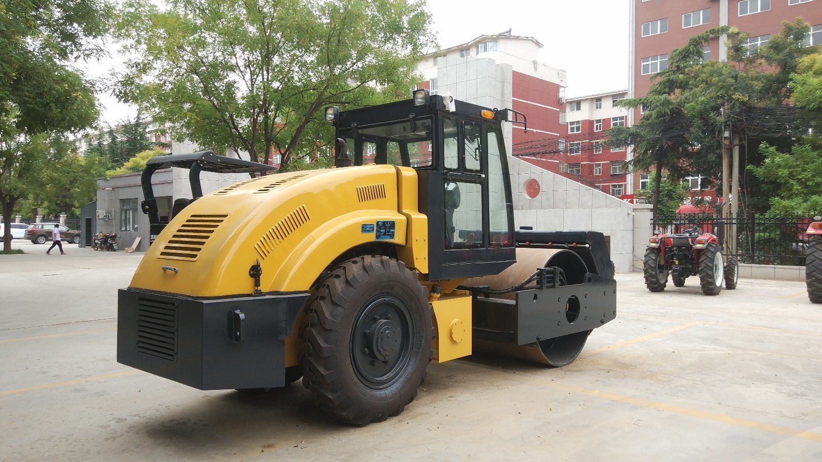 China 7 Ton Mini Roller Single Drum Vibratory Roller Lt207g