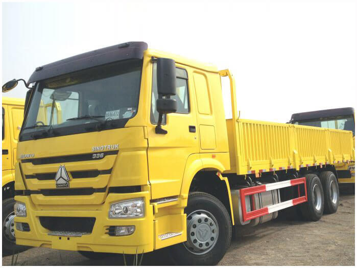 China HOWO Flatbed Cargo Truck 336HP with Cheap Price