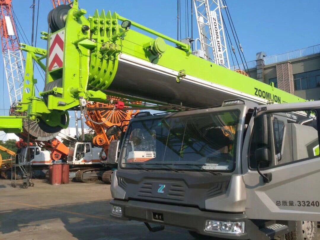 
                Китай Оборудование высокого качества Zoomlion 25t Truck Crane Qy25V531.5
            