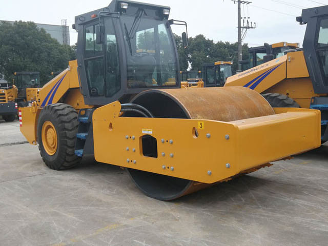 China 
                China Professional Hersteller 3 Ton Compactor Doppel Trommel Vibration Road Rolle Cdm5033dd
             Lieferant