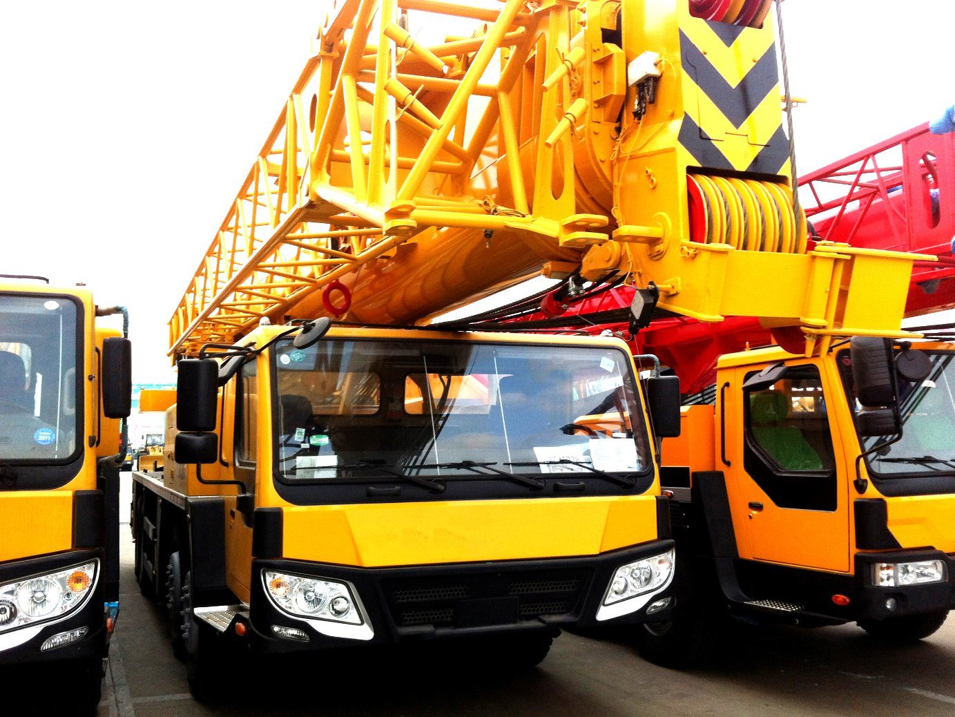 
                China Top 70 Ton Mobile Crane Heavy Duty Truck with Crane Truck Qy70kh
            