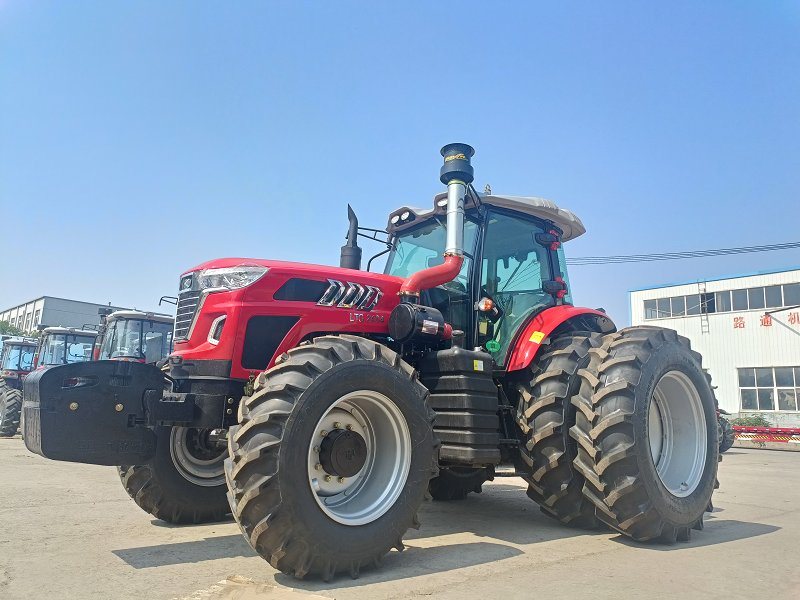 
                Usine chinoise grand 240HP 4X4 tracteur agricole Ltg2404
            