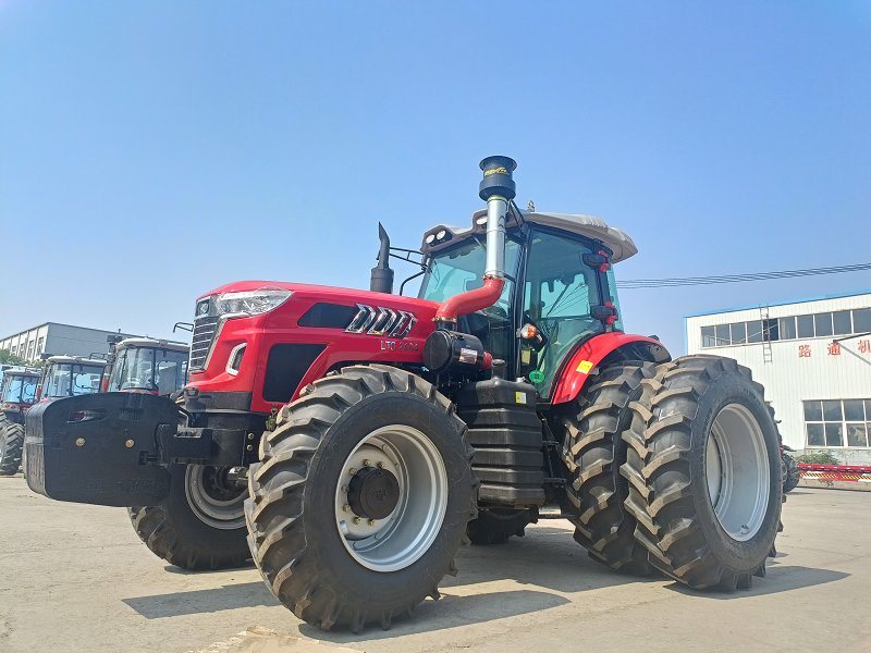 China 
                Fábrica chinesa grande 240HP 4X4 Trator Agrícola ao LTG2404
             fornecedor