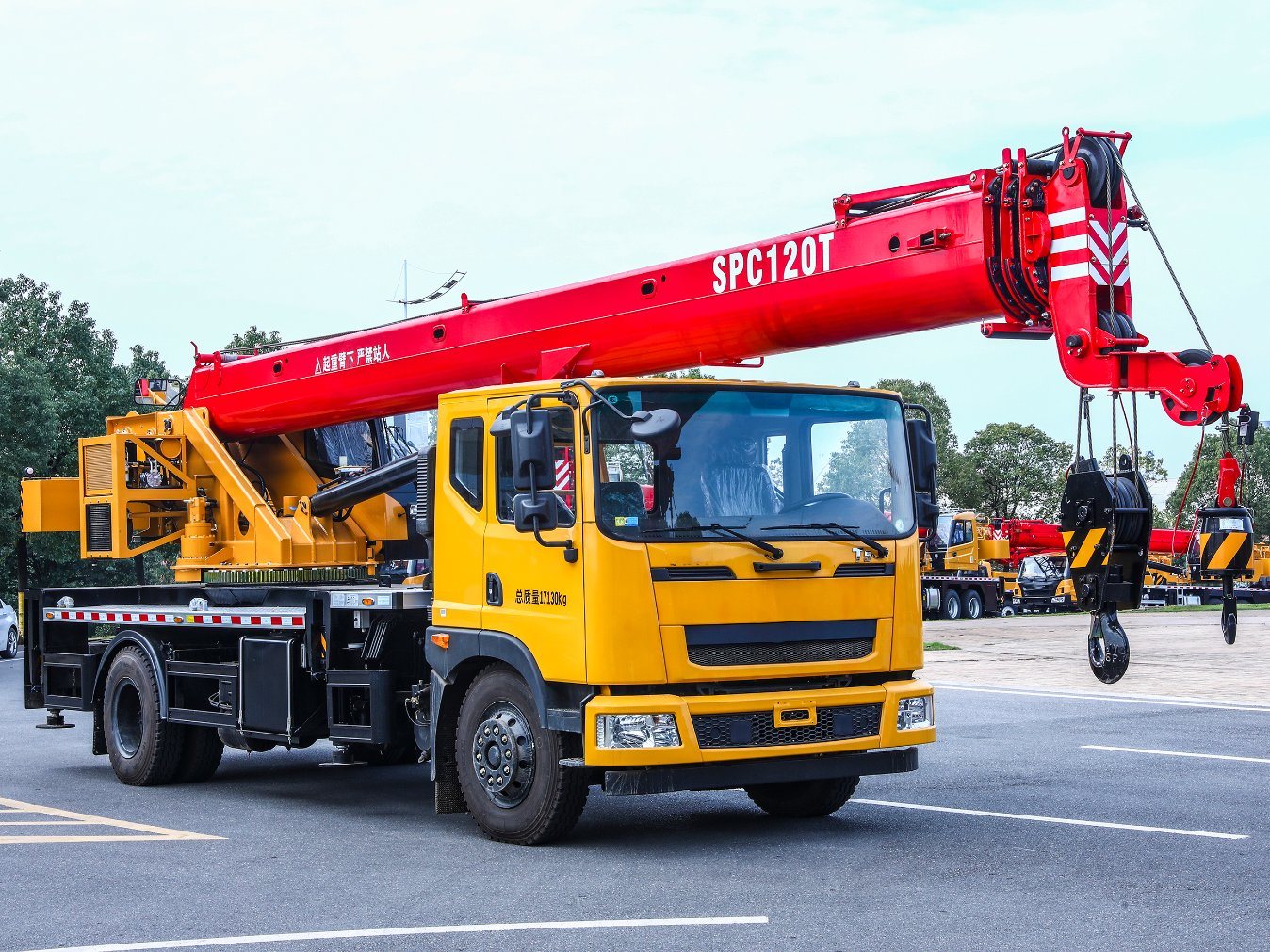 Chinese Truck-Mounted Crane Sinomada Lifting Capacity 32 Tons Spc320 Truck-Mounted Crane