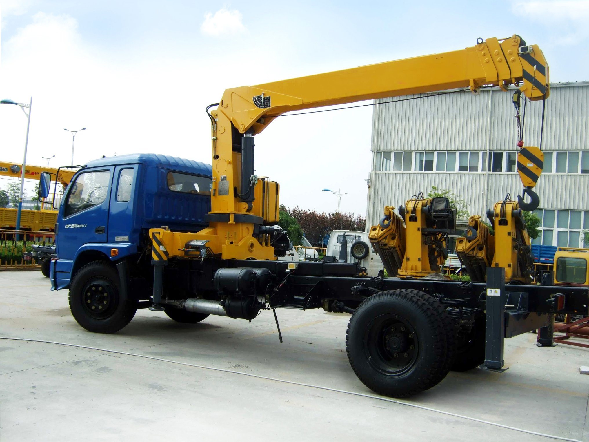 China 
                Bouw telescopische giek truck met kraan 5 ton truck kraan
             leverancier