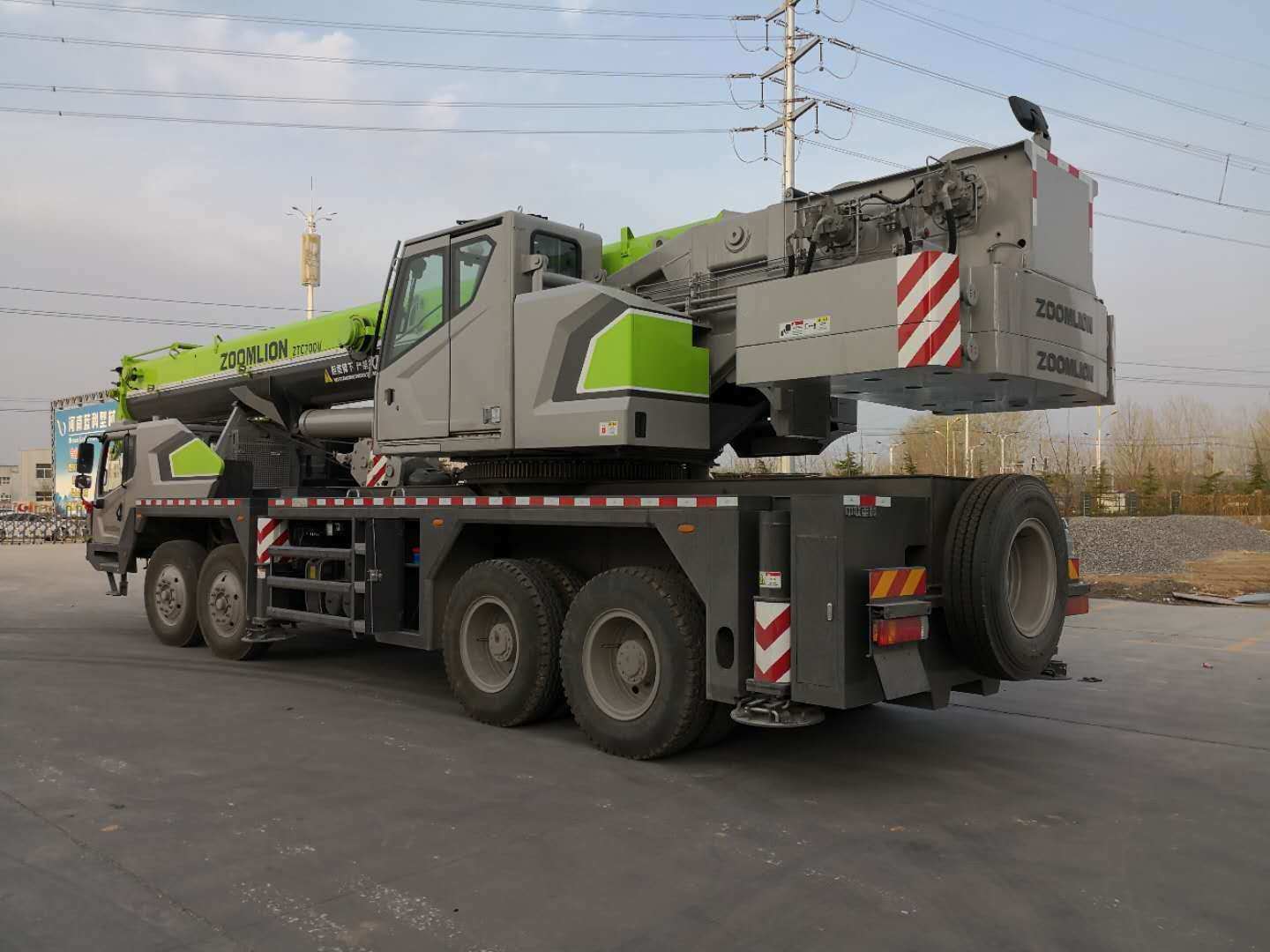 
                La construction de 70 tonnes Zoomlion Camion grue mobile Ztc700V552
            