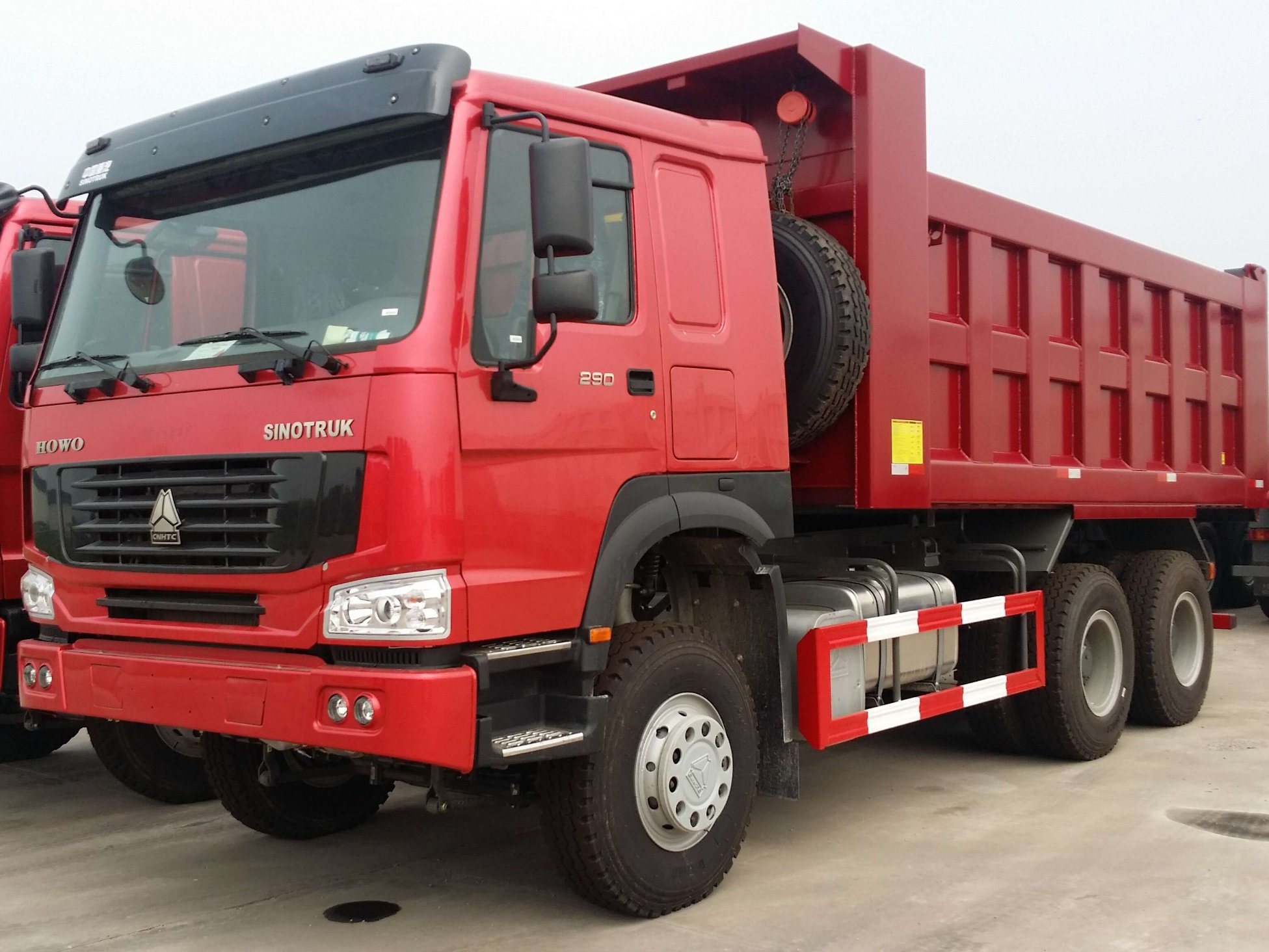 Crawler 4X2 Dumper Truck 6 Ton Loading Capacity with Steel Crawler Belt