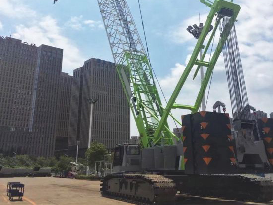 
                Grue mobile à chenilles Zcc550h-1 de 55 tonnes avec ce Aux Émirats arabes Unis
            