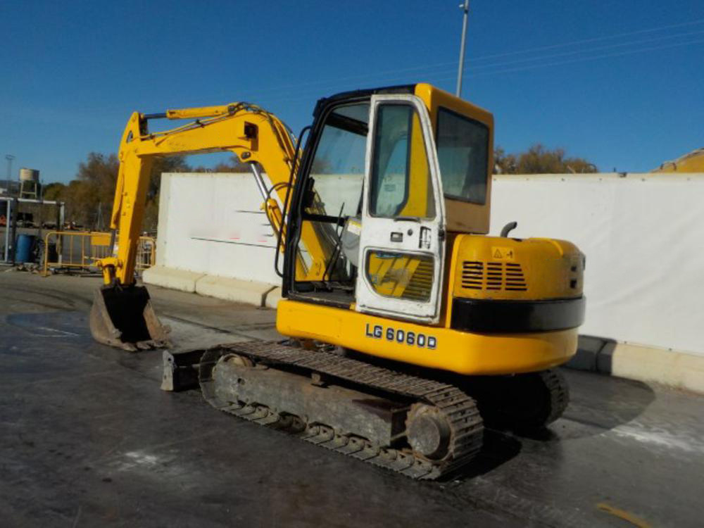 Famous Lonking 6 Tons Mini Crawler Excavator Cdm6065e to UAE