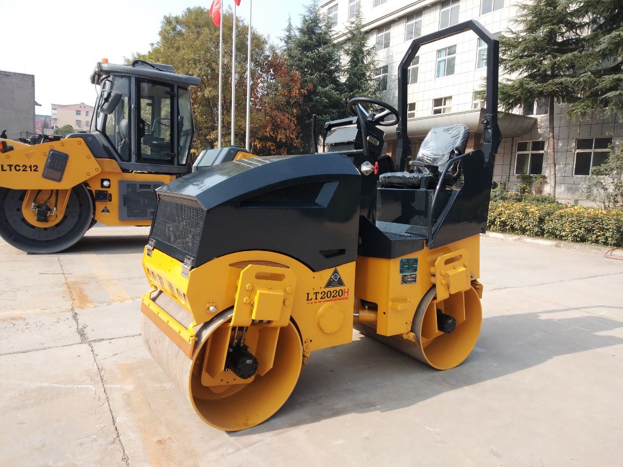 Full Hydraulic 2t Double Drum Roller Ltc2020h Equipped with Mud Scraper and Sprinkler System
