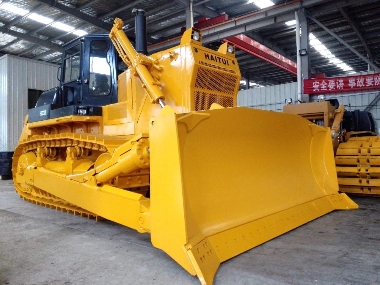 China 
                Haitui groß 320HP Hydraulische Crawler Bulldozer HD32 SD32 SD8n
             Lieferant