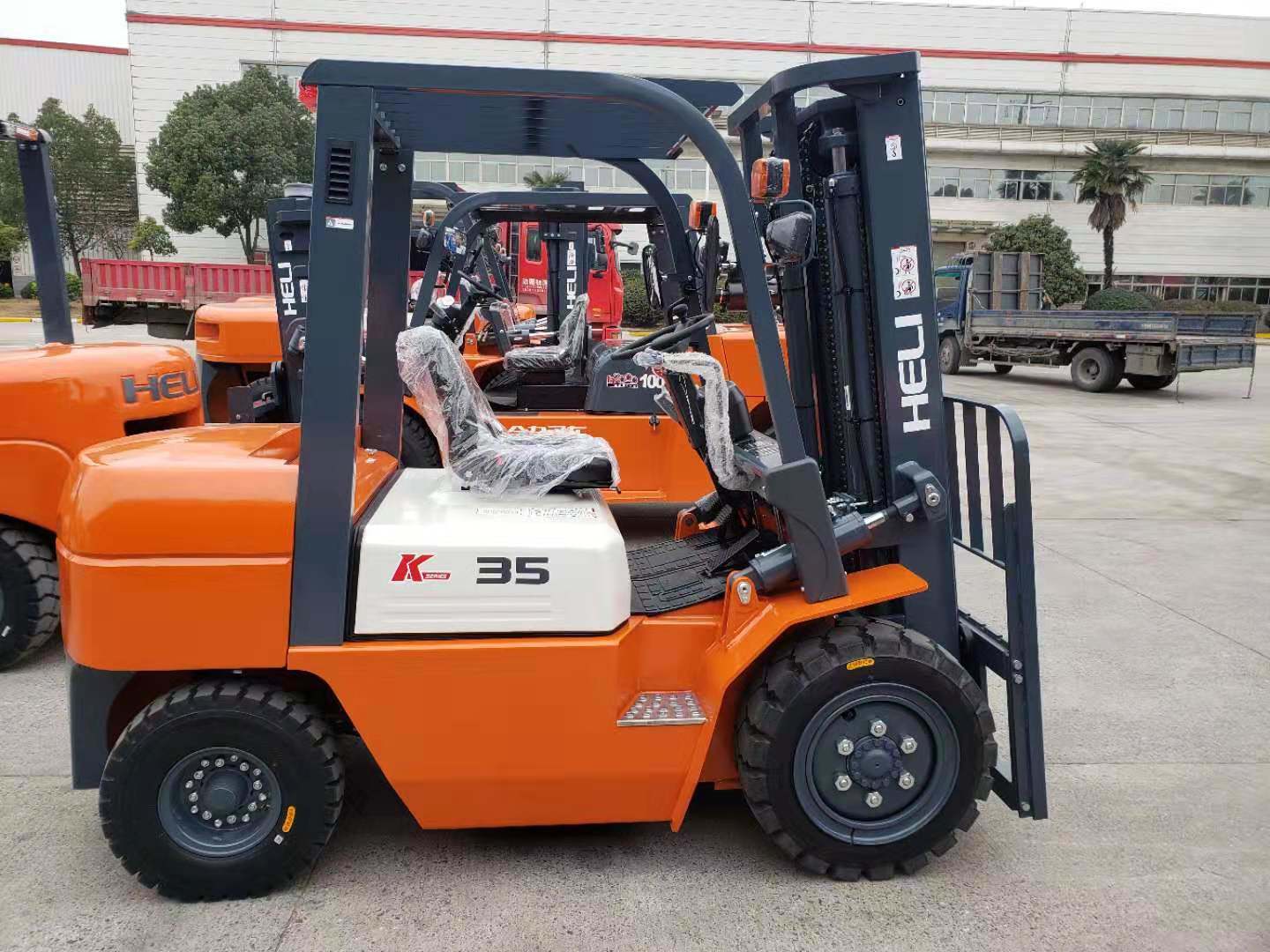 Heli 3.5t Rough Terrain Forklift Cpcd35 with Good Price Now