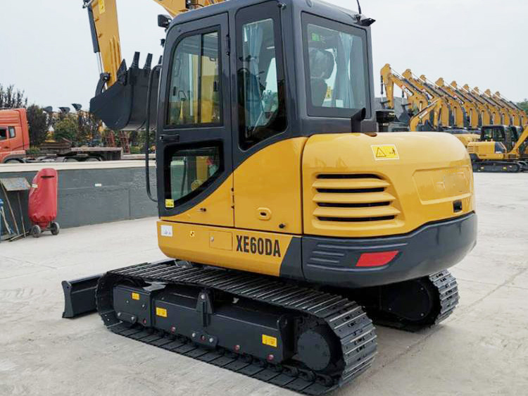 High Efficiency 7.5ton Digging Excavator Machine Xe75da for Sale