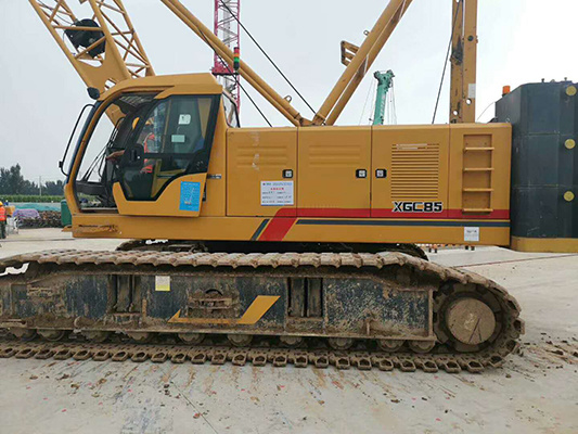 China 
                Hot Quy100 Famoud Brand Engine Crawler Crane for Sale in Iraq
             supplier