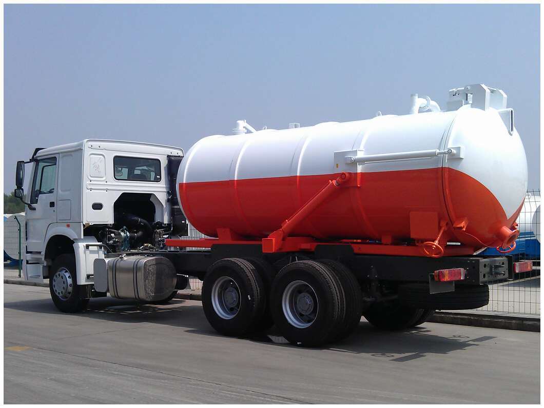 Hot Sale China HOWO Suction Sewage Truck 336HP 6*4 for Sale