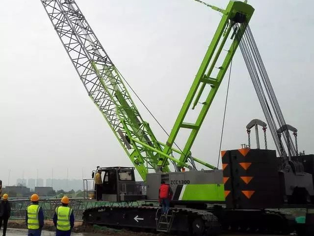 Hydraulic Pickup Crawler Crane for Sales Quy400 400 Ton for Construction