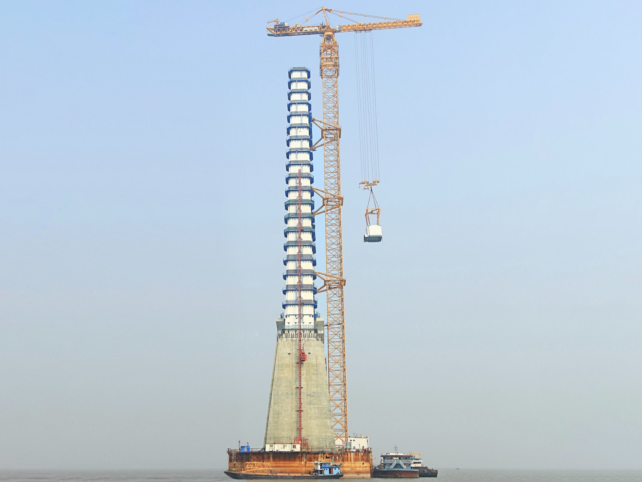 
                Sollevamento della gru a torre Flat Top da 75 m 16 con Zt320K a. Vietnam
            