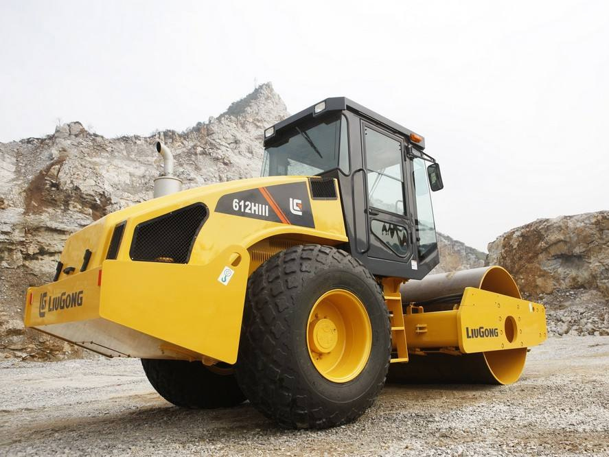 Liugong 26ton Road Roller 6126e with High Power Engine