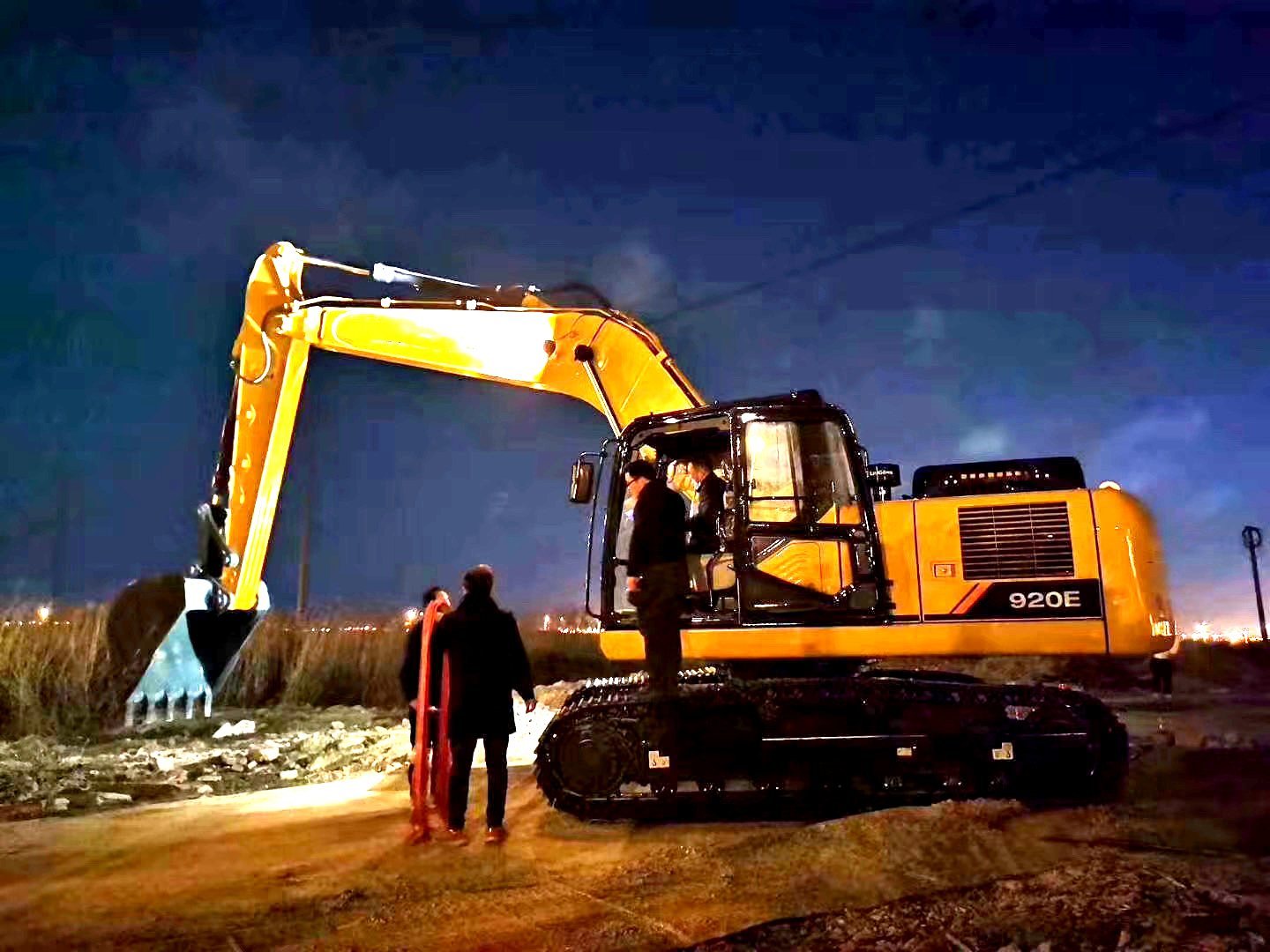 Liugong Brand New 20 Tons Crawler Excavator 920e Low Price to Pakistan