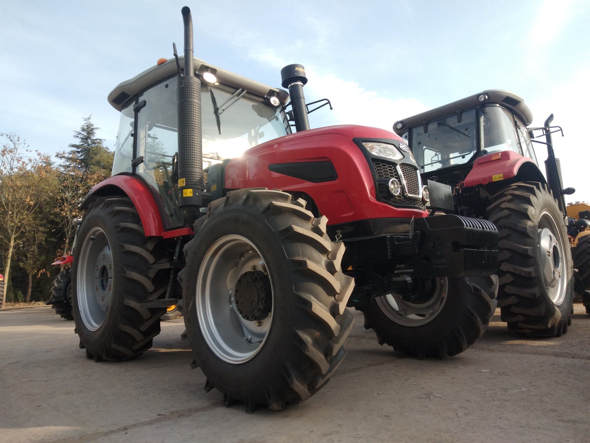 Lutong 140HP Lt1404b Mini Wheel Farm Tractor for Sale