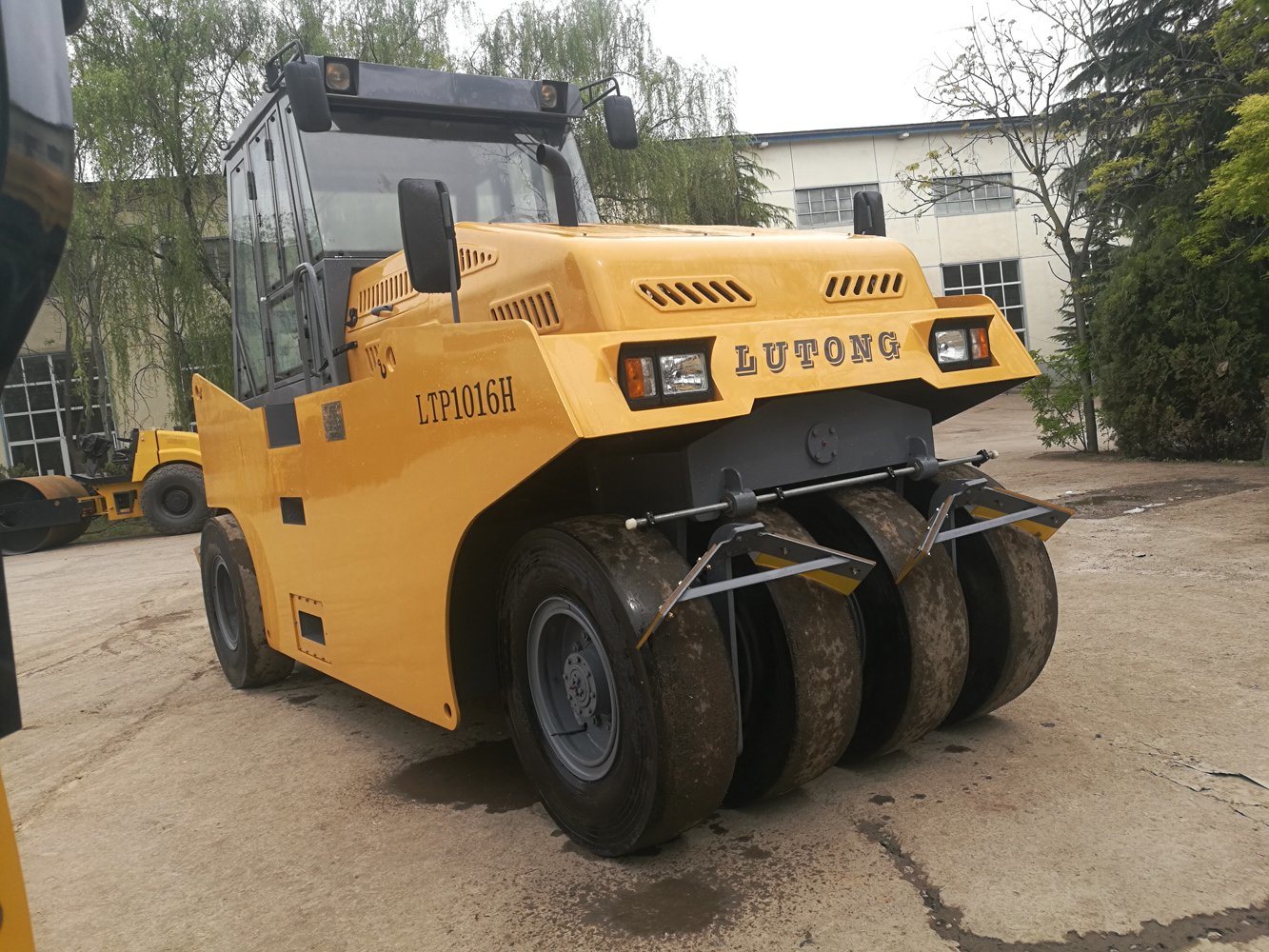 Lutong Full Hydraulic 16t Tire Road Roller Ltp1016 Ltp1016h