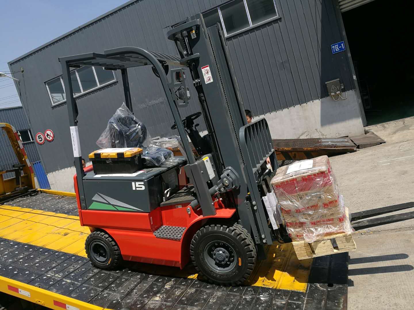 Mini 1 Ton Three-Wheel Battery Forklift Cpd10s in Cheap Price for Sale