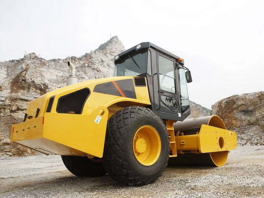 China 
                Mini Road Roller 6114e Wegbouwverdichter naar Verenigd Koninkrijk
             leverancier