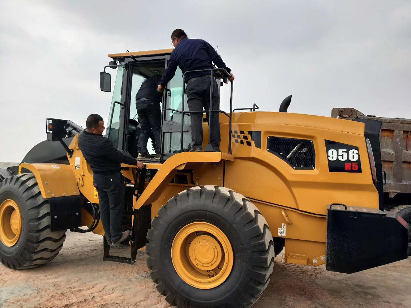 Popular Brand Machine Syl956h5 Big Industrial Wheel Loader for Sale