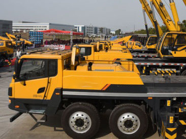 
                Professional Liugong TC600c5 55ton camion grue avec moteur Euro III à l′Ouzbékistan
            