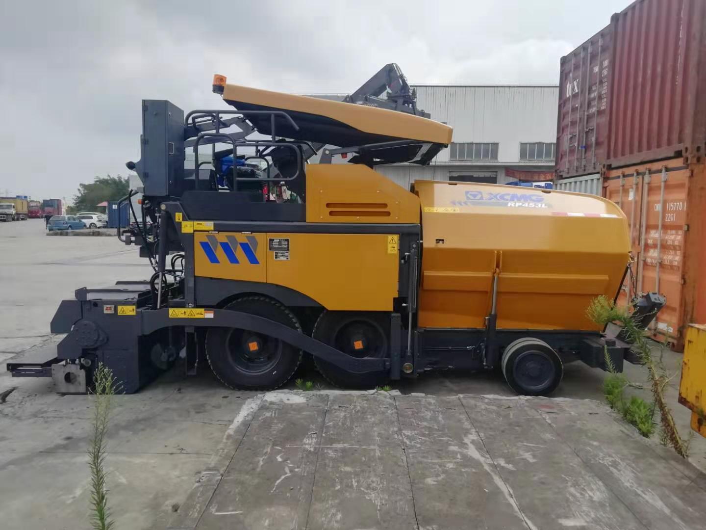 China 
                RP453L de 4,5 m ancho camino asfaltado de Carretera de rueda pavimentadora pavimentadora
             proveedor