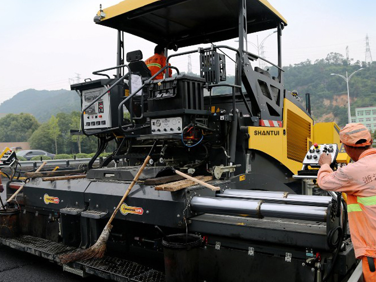 RP90s 9meters Width Asphalt Paver Road Machine for Sale