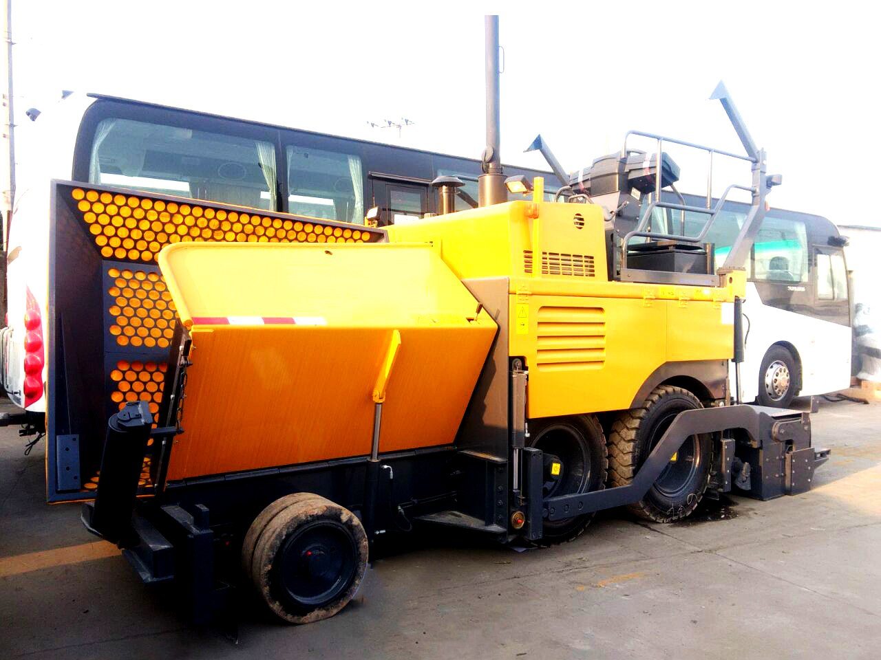 Road Paver RP453L 4.5m Asphalt Concrete Paver with Best Price