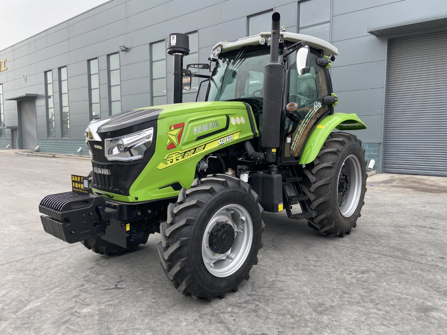 SD1404 4WD 140HP Paddy-Field Tyre Farm Wheel Tractor with A/C Cabin