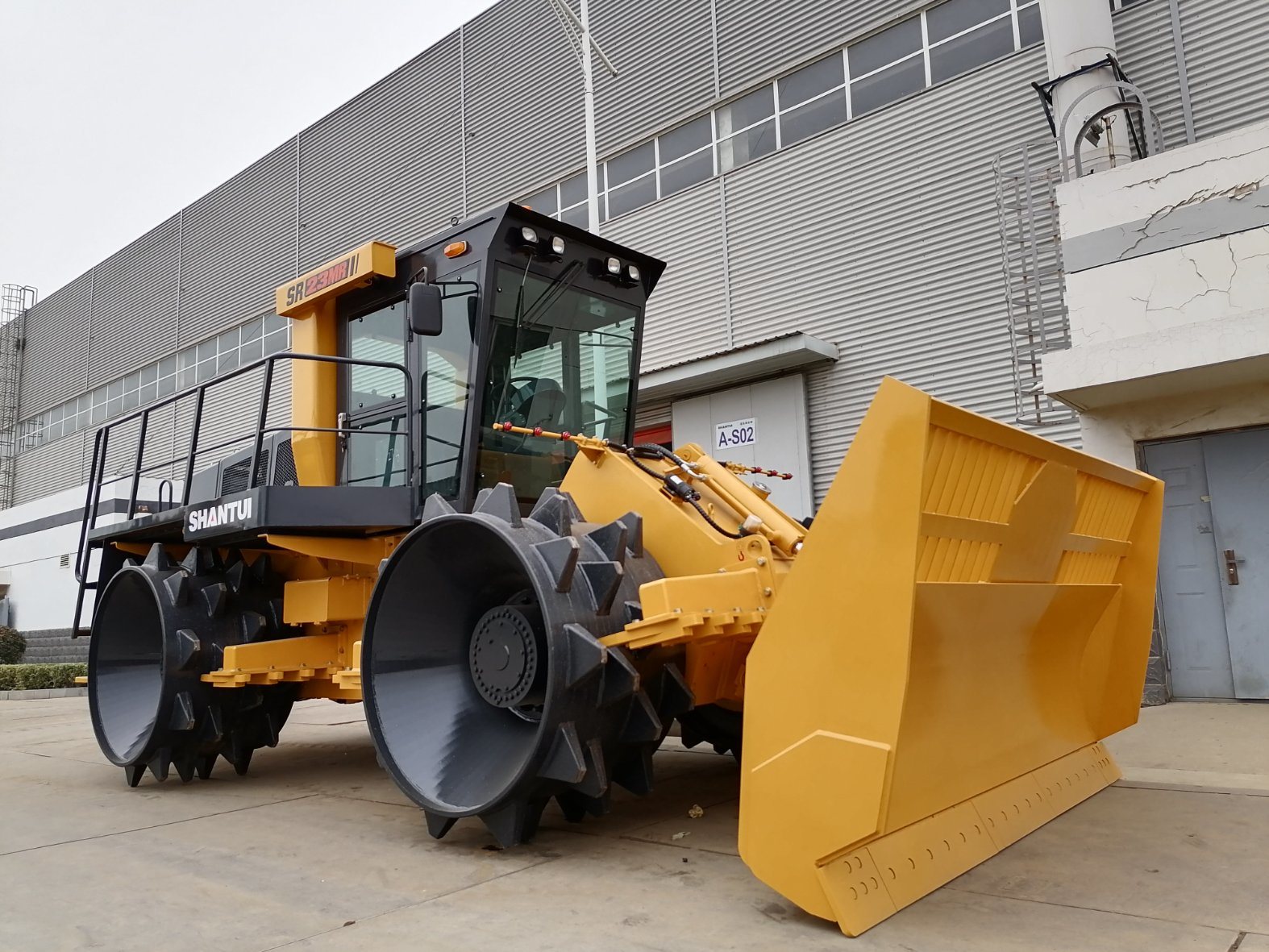 Shantui Landfill Compactor Sr23mr Trash Garbage Road Roller