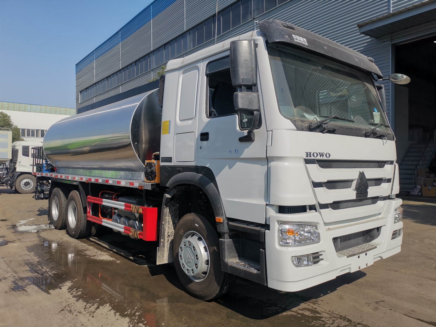 China 
                Sinotruk HOWO 6X4 16m3 4,5m Breedte Asphalt verdeler spuittruck
             leverancier