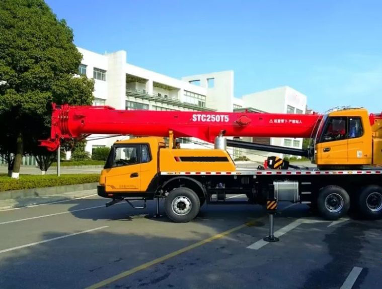 Three-Axle Five-Section Boom 30 Tons Stc300t5 Truck Crane with Max Lifting Height 51m