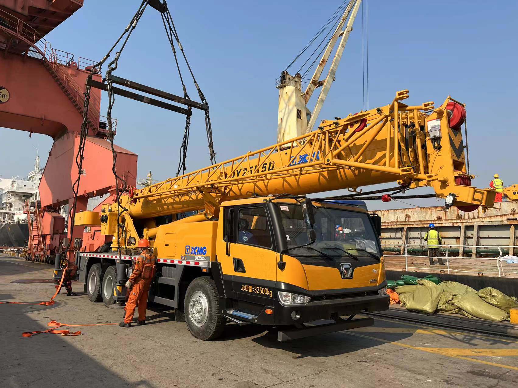Top Brand Zoomlion Xc. M. G 25ton Truck Crane Qy25K5d 5 Five Boom Section for Sale