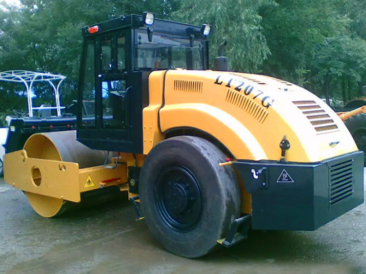 Top Lutong 14t Single Drum Vibratory Road Roller Lts214h Competitive Price to Middle East