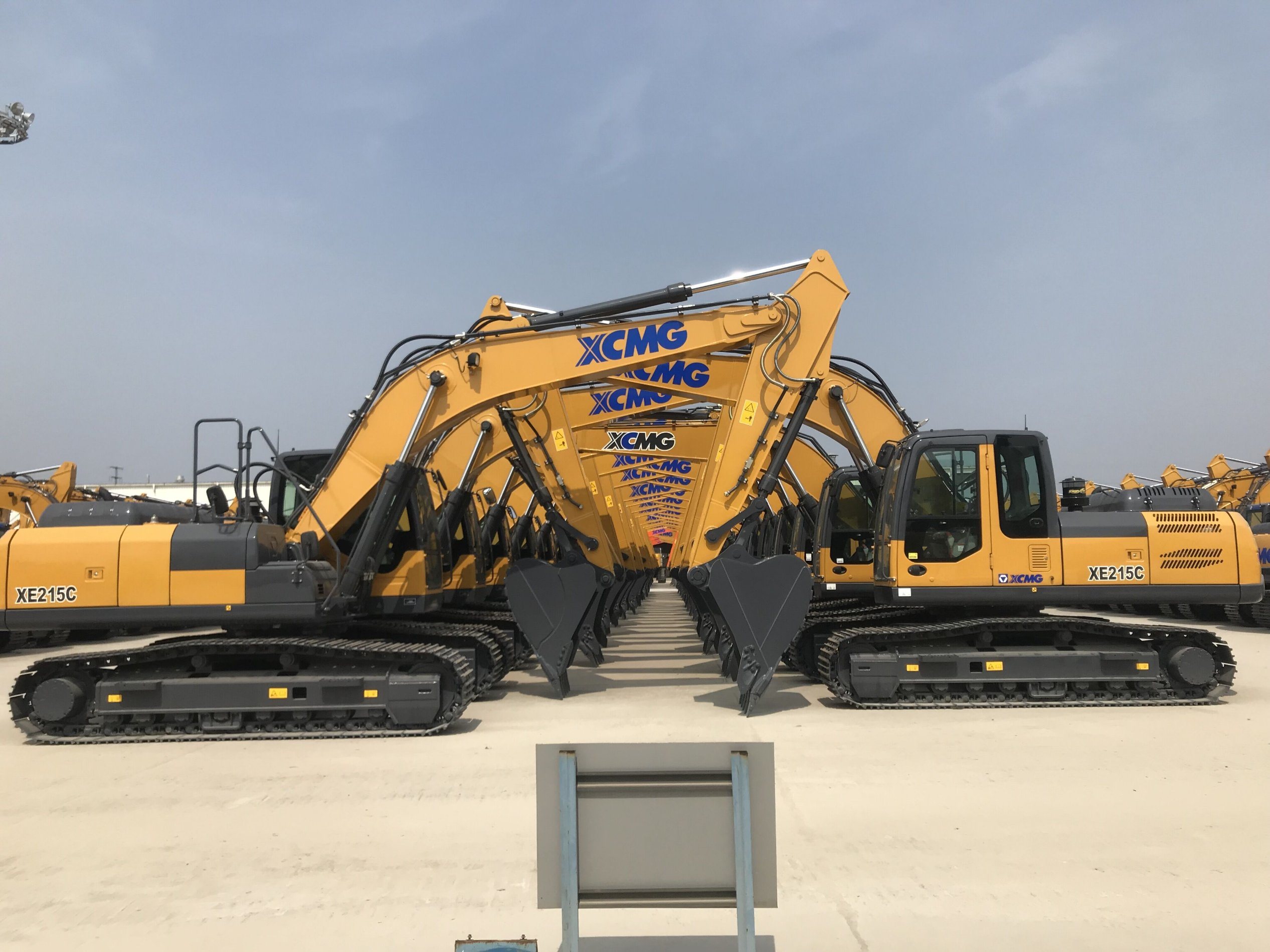 Used Widely China Top Brand 15t Crawler Excavator Xe150d with Cheap Price