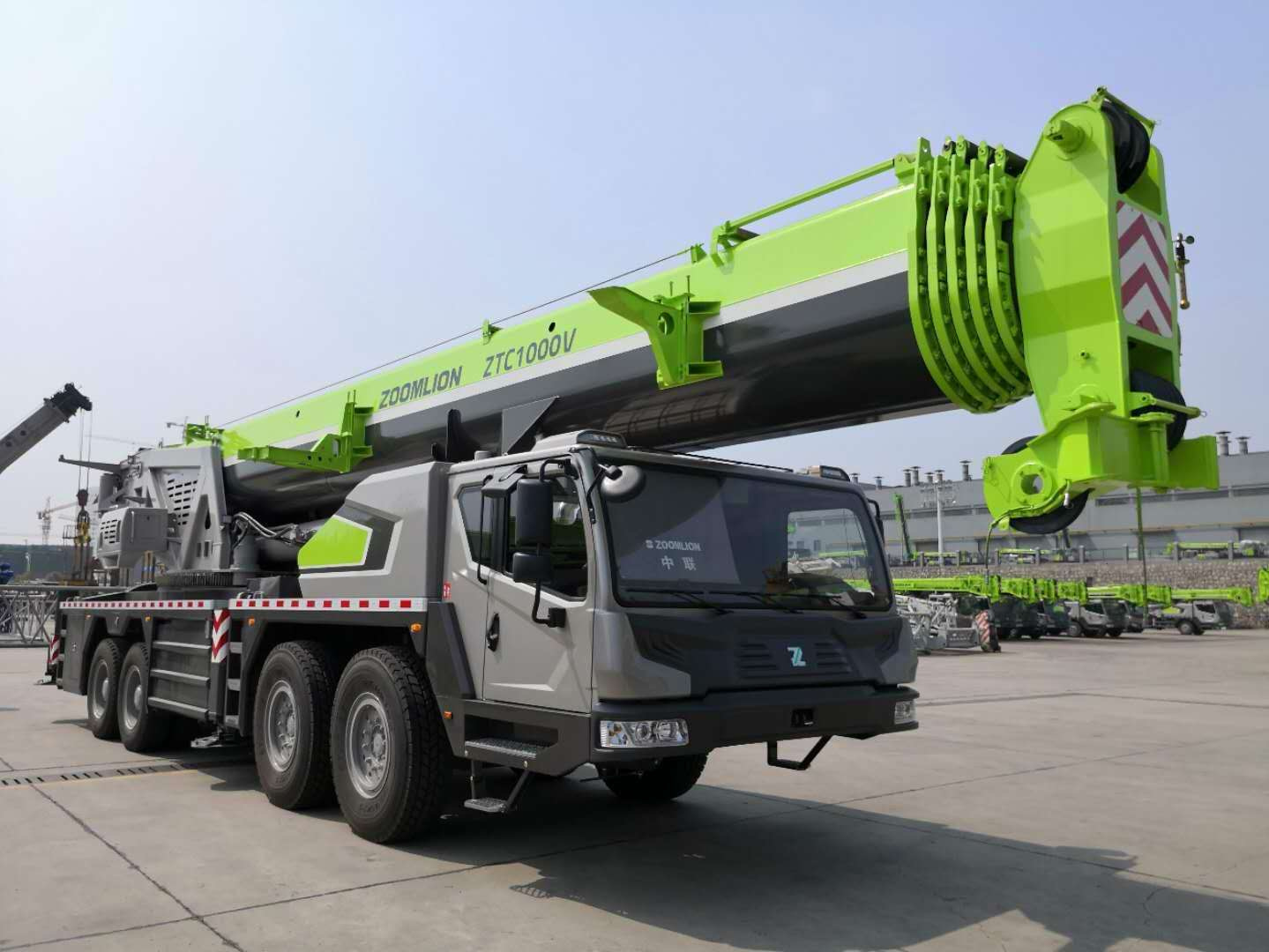 
                Zoomlion 100 Tonnen LKW Kran Ztc1000V563 mit kostenlosen Ersatzteilen
            