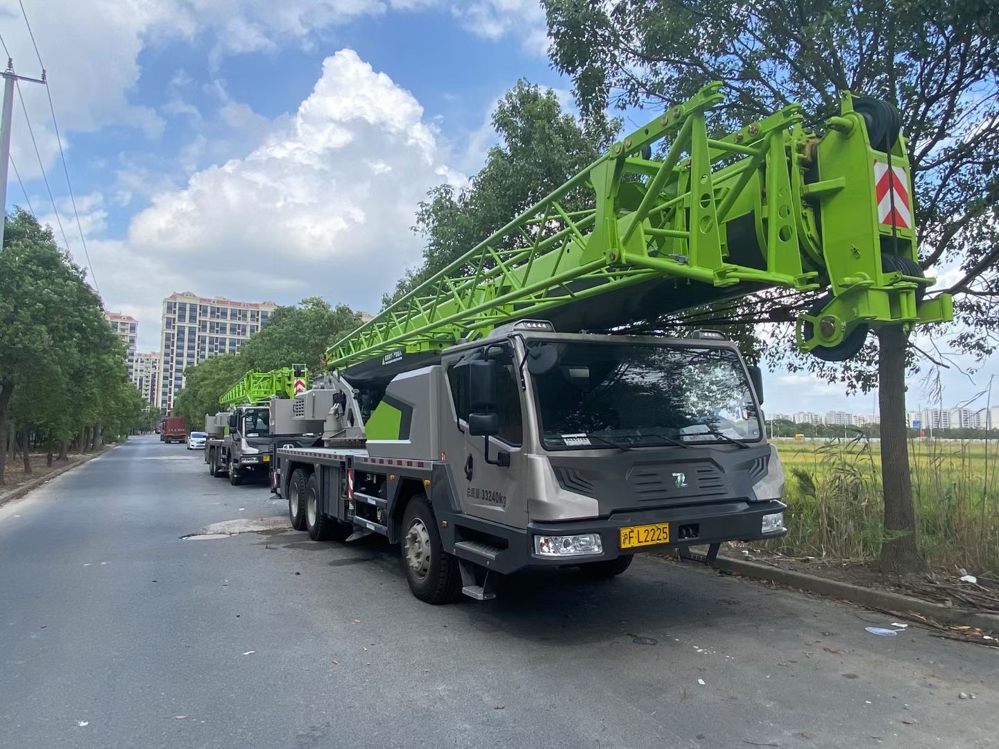 
                Camion grue de 25 tonnes Zoomlion Ztc250V532 avec prix d′usine
            