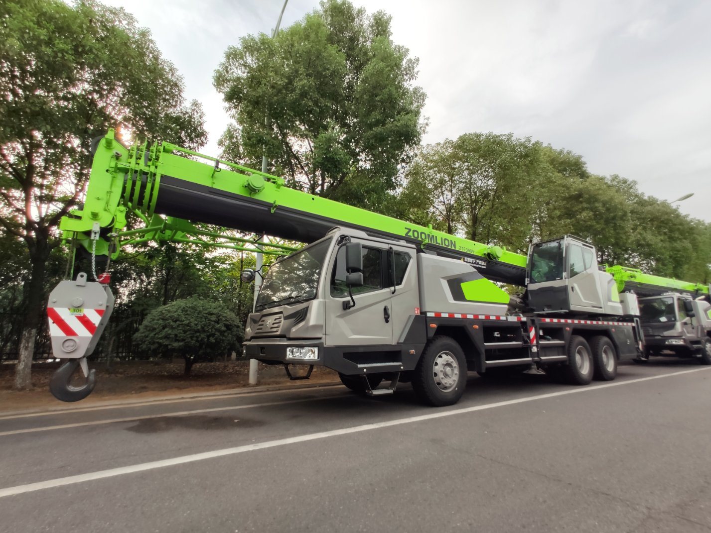 China 
                Zoomlion 30 Ton Truck Crane Qy30V Ztc300V 右手 オプションのドライブ
             supplier