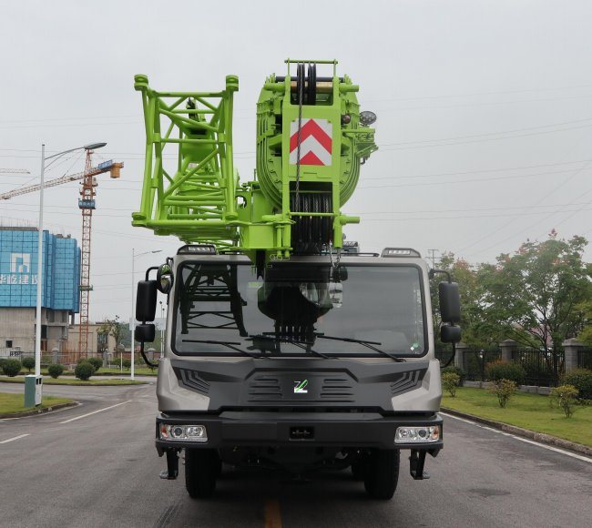 China 
                ユーロ VI ピックアップ付きの Zoomlion 30 Ton Truck Crane (ZTC300 販売用クレーン
             supplier